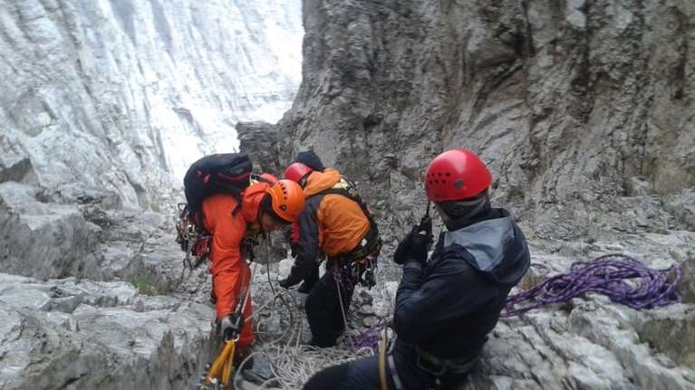 Πάτρα: Σε εξέλιξη επιχείρηση διάσωσης τριών ορειβατών στην Βαράσοβα – Είχαν εγκλωβιστεί σε χαράδρα