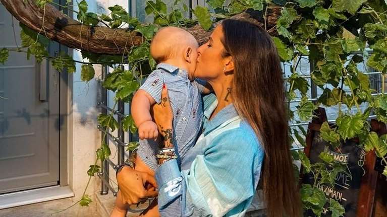 Pure love: Η Εριέττα Κούρκουλου Λάτση αγκαλιά με τον γιο της, Λέοντα