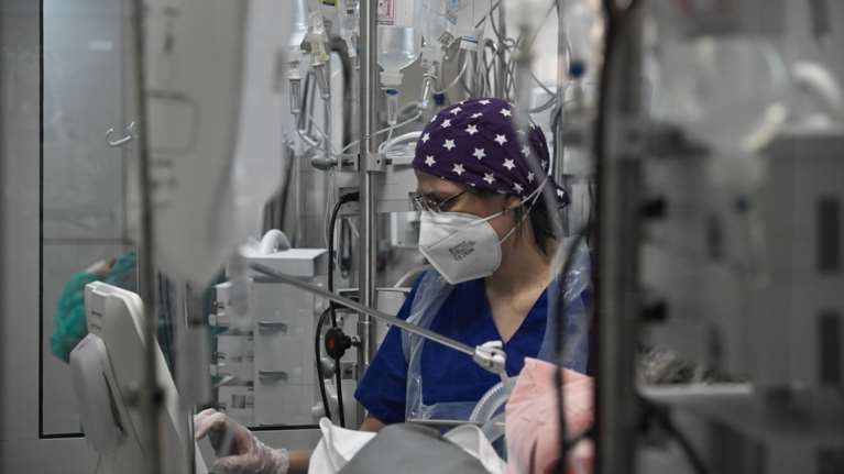 Ανησυχία για τη γρίπη: Οκτώ θάνατοι σε μία εβδομάδα, σε υψηλά επίπεδα η θετικότητα - 18 νεκροί από κορονοϊό