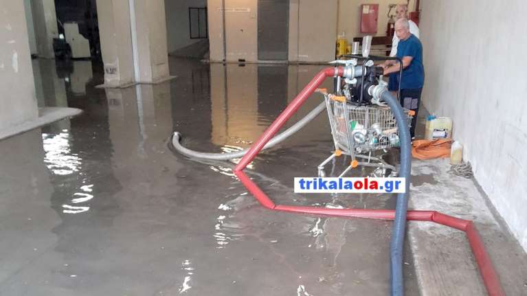 Ζημιές στα Τρίκαλα από την κακοκαιρία: Χαλάζι και ισχυροί άνεμοι, πλημμύρισε το νοσοκομείο