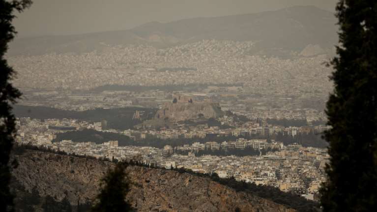 Σάκης Αρναούτογλου: Εβδομάδα με σκονοσύννεφα, λασποβροχές και ζέστη - Νέα αλλαγή σκηνικού από το Σάββατο