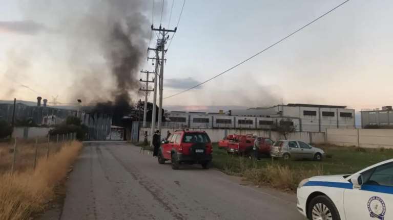 Πυρκαγιά σε αποθήκη τυπογραφείου στον Ασπρόπυργο