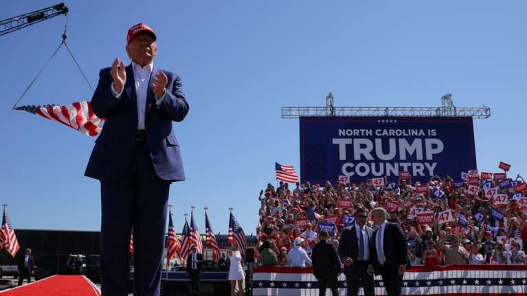 Επίθεση Τραμπ σε Ζελένσκι: Δίνουμε δισ. δολάρια σε κάποιον που αρνείται να κλείσει συμφωνία