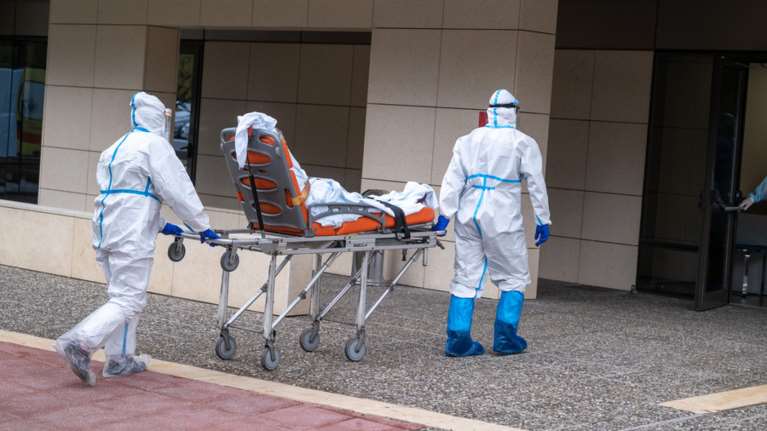 Μαλεσίνα: 19 oι νεκροί από τον κορονο-γάμο - &quot;Υπήρχε χαλάρωση στην τήρηση των μέτρων&quot;, παραδέχεται ο δήμαρχος Λοκρών