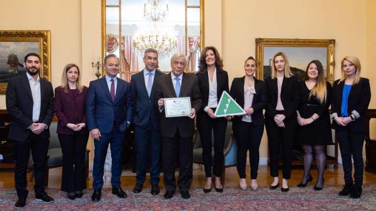 To Junior Achievement Greece στον ΠτΔ Προκόπη Παυλόπουλο- Τον τίμησε για την στήριξή του στη μαθητική επιχειρηματικότητα