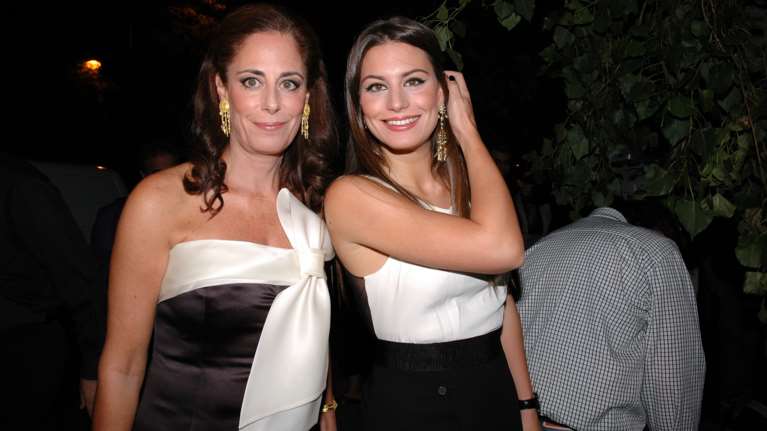 Λάουρα Μακροπούλου-Λαλαούνη: Απαστράπτουσα στα γενέθλιά της με φόρεμα Celia Kritharioti και κοσμήματα Lalaounis [βίντεο]