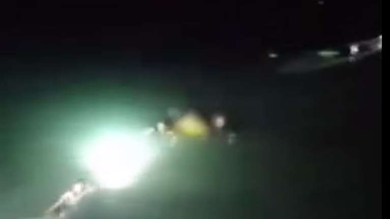 Βίντεο: Η στιγμή που αστυνομικοί της ΔΙΑΣ σώζουν άνθρωπο που έχει μπλεχτεί σε παραγάδι στη θάλασσα στη Δραπετσώνα