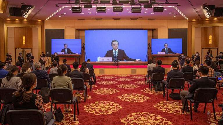 Κινέζος ΥΠΕΞ: &quot;Στο χείλος ενός νέου Ψυχρού Πολέμου&quot; Πεκίνο και Ουάσιγκτον