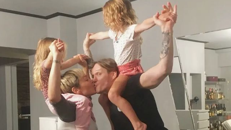 Πηνελόπη Αναστασοπούλου: Η φωτογραφία με την οικογένειά της στο νέο τους σπίτι