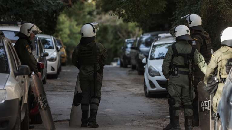 Έκρηξη χειροβομβίδας σε αυτοκίνητο στο Χαϊδάρι: Εντοπίστηκαν υπολείμματα