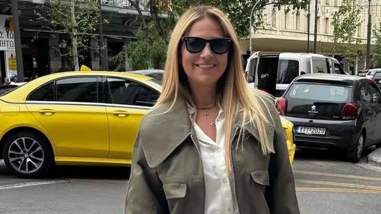 Η Νάνσυ Ζαμπέτογλου με τη μπλούζα από τη Zara που κοστίζει λιγότερο από 20 ευρώ και θα ταιριάζει με τα πάντα