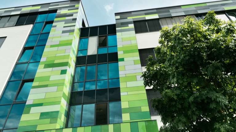 H Pfizer στη Θεσσαλονίκη: 4.000 βιογραφικά για τις πρώτες 100 θέσεις εργασίας