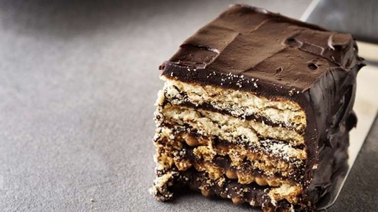 Μπισκοτογλυκό με τρία μόνο υλικά - Η πιο εύκολη συνταγή για το Σαββατοκύριακο