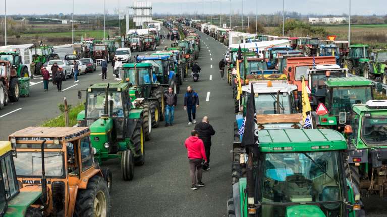 Καρδίτσα: Παραμένουν οι αγρότες στο μπλόκο του Ε65, αλλά με ανοιχτό τον δρόμο
