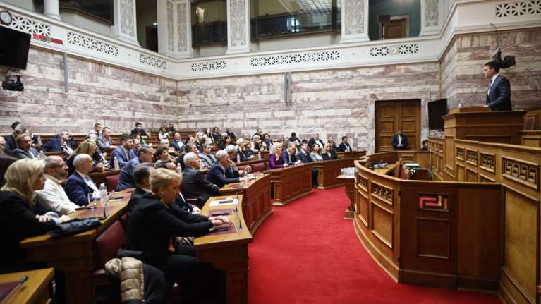 Προϋπολογισμός: Γιατί ο ΣΥΡΙΖΑ ψηφίζει &quot;ναι&quot; στις αμυντικές δαπάνες - Οι λόγοι που ανέφερε ο Αποστολάκης