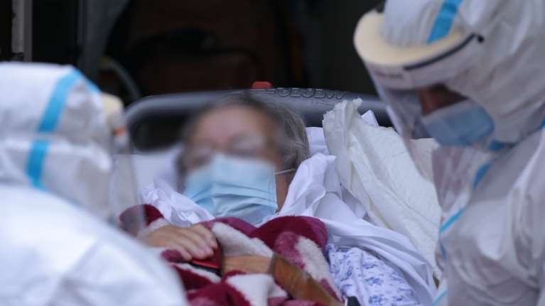 Ανησυχία για 23 κρούσματα σε γηροκομείο στην Πάτρα