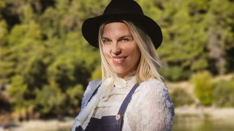 Η Μαντώ Γαστεράτου δημοσίευσε το πιο τρυφερό βίντεο με την πρώτη συνάντηση της κόρης της με τον νεογέννητο γιο της