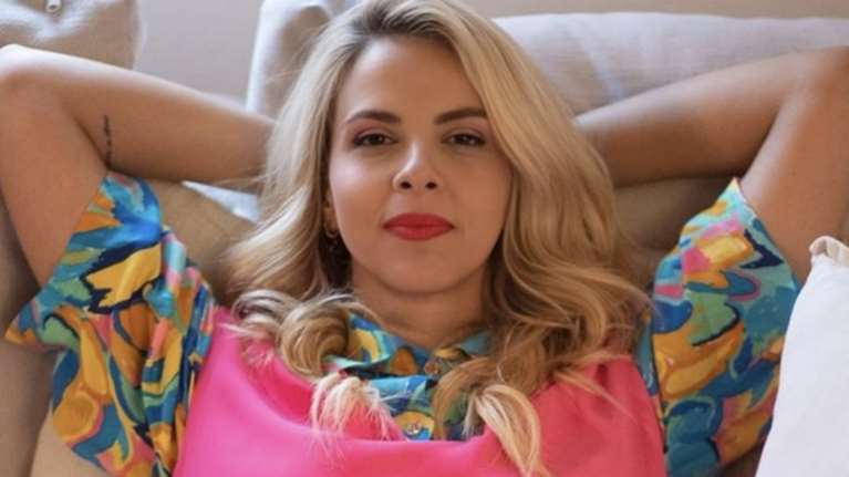 Τζένη Μελιτά: Η φωτεινή μονοκατοικία της στο Χαλάνδρι που θυμίζει εξοχικό