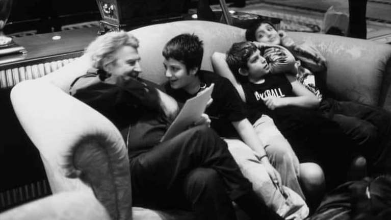 Ξεσπά ο εγγονός του Μίκη Θεοδωράκη: "Δεν είναι ώρα για αυτοπροβολή, ας σταθούμε στο ύψος των περιστάσεων"