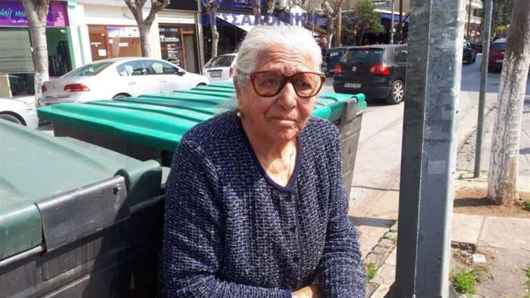Αθωώθηκε η 93χρονη που πουλούσε τερλίκια σε λαϊκή αγορά - Είχε συγκινήσει με την ταλαιπωρία της