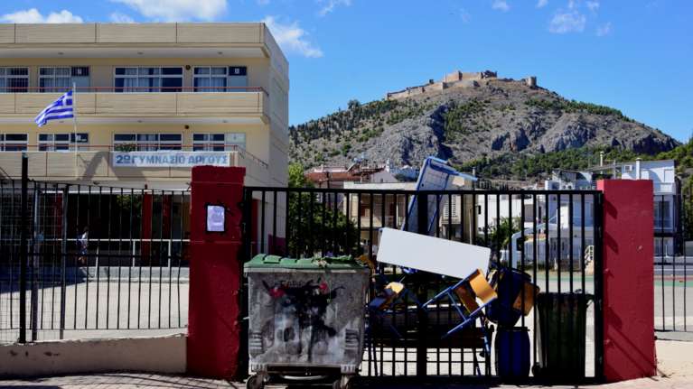 Στάση εργασίας της ΟΛΜΕ - Αντιδρούν οι καθηγητές στην τηλεκπαίδευση