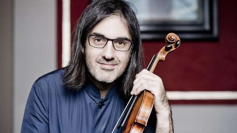 Ο Λεωνίδας Καβάκος διευθύνει την Κρατική Ορχήστρα Αθηνών