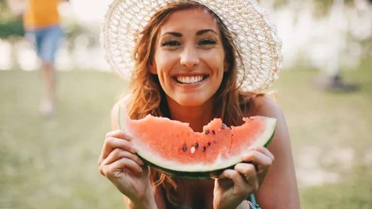 Επηρεάζει η διατροφή σου το πώς γερνάς;