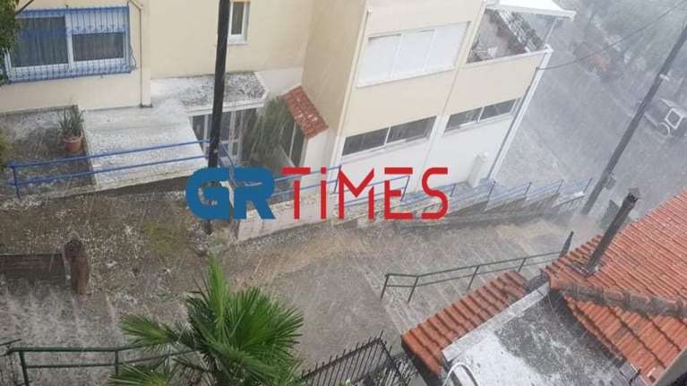 Δυνατή βροχή και χαλάζι σε Φθιώτιδα και Καβάλα: Φωτιά σε δασική έκταση στην Αταλάντη - Προκλήθηκε από κεραυνό