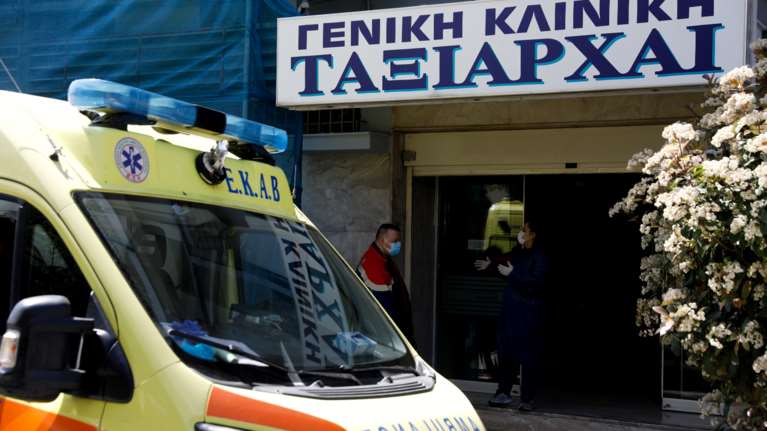 Κλινική &quot;Ταξιάρχαι&quot;: &quot;Κόλαφος&quot; το πόρισμα του ΕΟΔΥ- Τι λένε ο γιος και ο συνήγορος οικογένειας θύματος