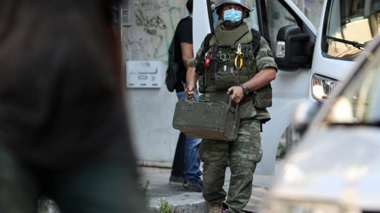 Εξάρχεια: Βρέθηκε χειροβομβίδα σε υπό ανακαίνιση σπίτι - Στο σημείο άντρες του στρατού [Εικόνες]