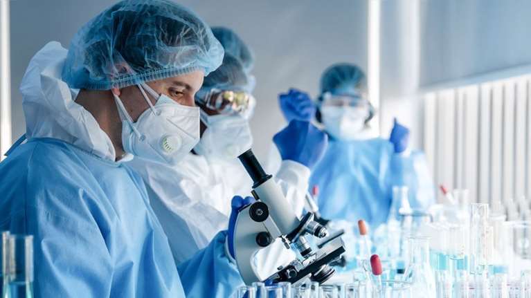 ΕΜΑ:Τα εμβόλια που εγκρίθηκαν προστατεύουν από τα στελέχη που κυριαρχούν στην ΕΕ