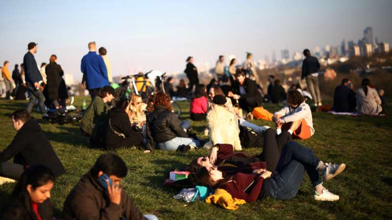 Atlantic: Η ζωή μετά την πανδημία - Καλοκαίρι με σχετική κανονικότητα - Πιθανό πισωγύρισμα από το φθινόπωρο