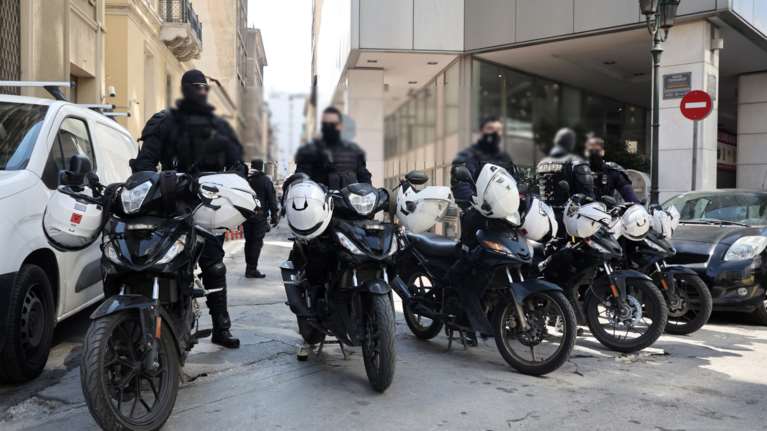 Εξιχνιάστηκαν δύο απόπειρες δολοφονίας σε Πειραιά και Ανάβυσσο - Εμπλέκονται έξι άτομα