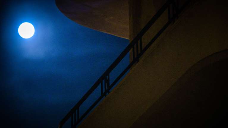 Αμφίκλεια: Νεκρός 62χρονος που έπεσε από το μπαλκόνι του σπιτιού του - Εμεινε όλη τη νύχτα πεσμένος στην αυλή