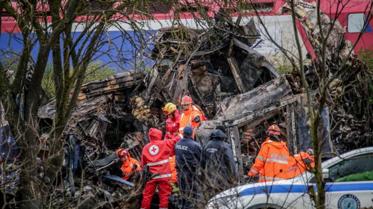 Τέμπη: Διασωληνωμένος παραμένει ο 22χρονος εγκαυματίας στο &quot;Παπαγεωργίου&quot; - Χειρουργήθηκε την Παρασκευή