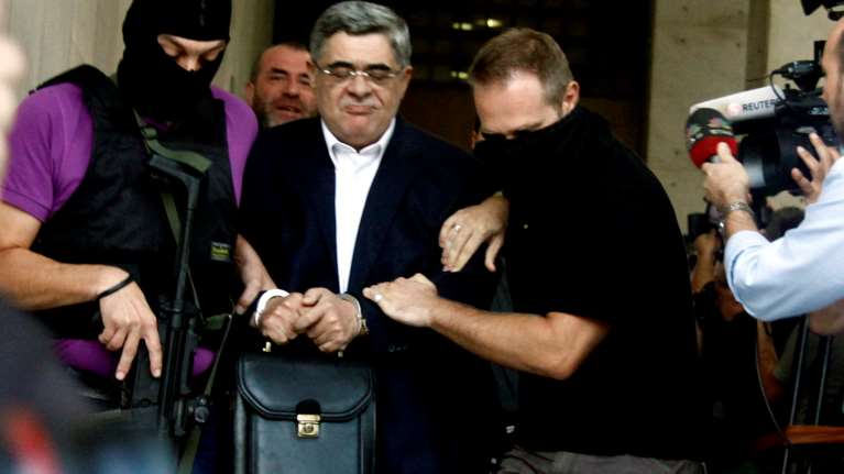 Δίκη Χρυσής Αυγής - Οι χρυσαυγίτες &quot;αποχαιρετούν&quot; με παραλήρημα μόνο τον Μιχαλολιάκο