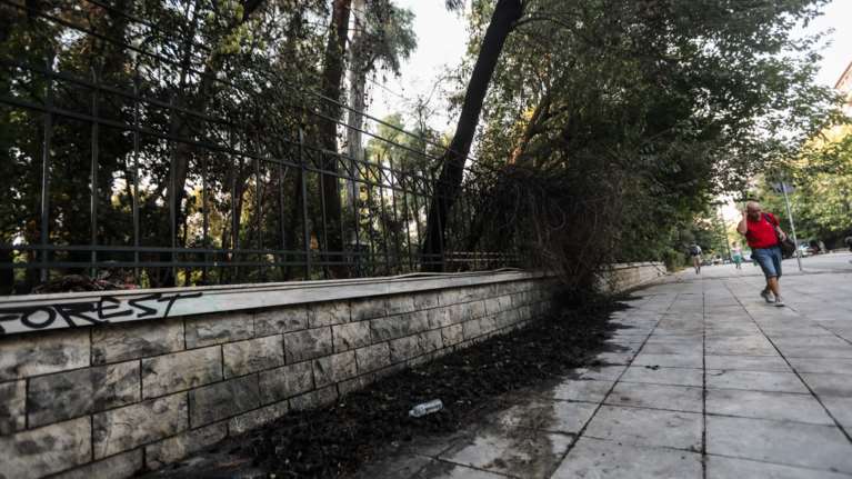 Απόπειρα εμπρησμού από Αφγανό στο Πεδίον του Άρεως - Συνελήφθη από τα ΜΑΤ