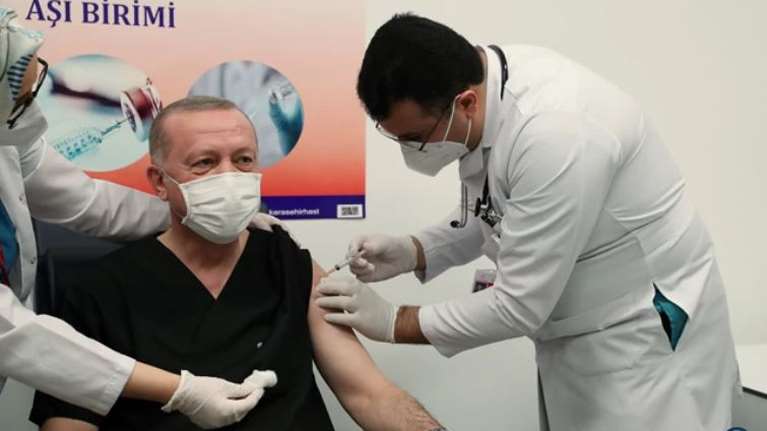 Σάλος στην Τουρκία: Ο Ερντογάν έκανε και... 3η δόση του εμβολίου -  &quot;Στους πολίτες ούτε μία δόση και στον Ερντογάν τρεις&quot;