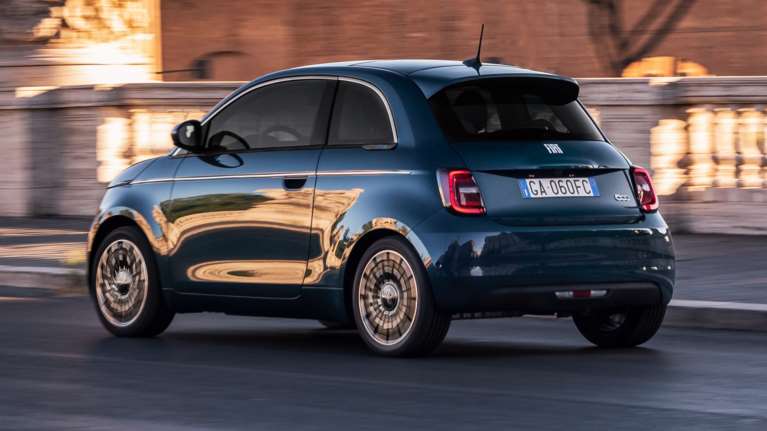 H Fiat αποκαλύπτει την hatchback έκδοση του νέου και ηλεκτρικού &quot;500&quot;