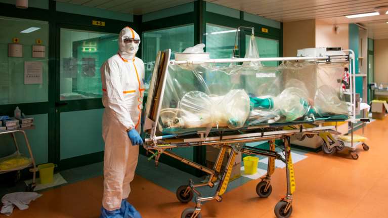 Ιταλία: Στη Μπρέσια το νέο επίκεντρο της επιδημίας - Μια ημέρα στη ΜΕΘ