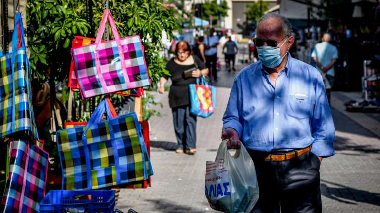 Κορονοϊός: Στο &quot;κόκκινο&quot; η Αττική με 133 κρούσματα - Υγειονομική &quot;βόμβα&quot; το εργοστάσιο στα Γιαννιτσά