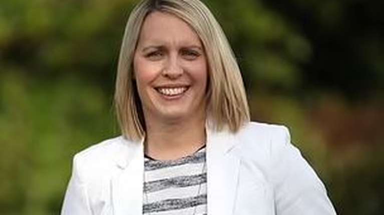 Daily Mail: Πέθανε βραβευμένη ραδιοφωνική παραγωγός του BBC - Εμφάνισε θρόμβους μετά το εμβόλιο της AstraZeneca