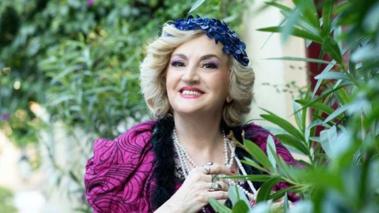 Η Υρώ Μανέ επιστρέφει με τη μεγάλη θεατρική επιτυχία &quot;Η Μητέρα του Σκύλου&quot; στο θέατρο Ακροπόλ