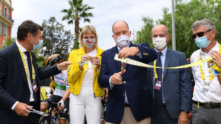 Πριγκίπισσα Σαρλίν: Σικάτη εμφάνιση με νέο λουκ - Ροκ ντύσιμο, με κοντές αφέλειες στα μαλλιά [Eικόνες]