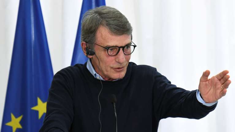 Κορονοϊός: Σε κατ&#39; οίκον περιορισμό και ο πρόεδρος του Ευρωπαϊκού Κοινοβουλίου