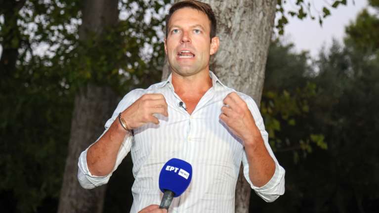 Ο Στέφανος Κασσελάκης &quot;σκίζει&quot; τον Μιλτιάδη Βαρβιτσιώτη: &quot;Αχρηστος κομματικός σωλήνας της ΟΝΝΕΔ&quot;