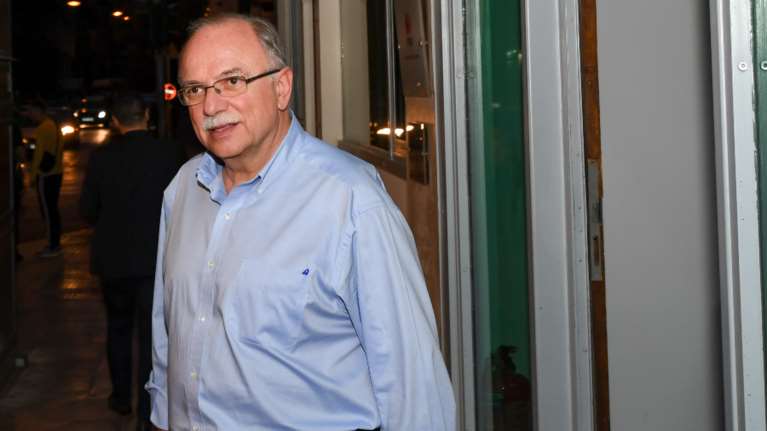 Το τερμάτισε ο Παπαδημούλης: Με αφορμή το θάνατο Σαρτζετάκη συγκρίνει τη Novartis με τη δολοφονία Λαμπράκη