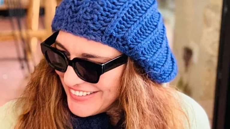 Κωνσταντίνα Μπεκιάρη όπως Δέσποινα Βανδή: Η πρώην σύζυγος του Βασίλη Μπισμπίκη ποζάρει με σέξι ασημί φόρεμα