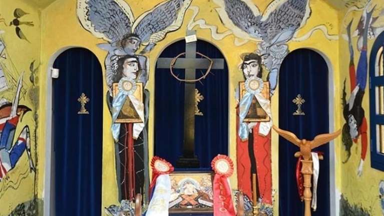 Παναγία Καταφυγιώτισσα: Λουκέτο στο εκκλησάκι που εικονογράφησε ο Μυταράς με τις &quot;ευλογίες&quot; του Μητροπολίτη Μεσογαίας