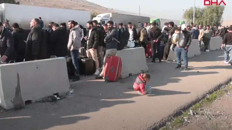 Συρία: Χιλιάδες Σύροι πρόσφυγες επιστρέφουν από την Τουρκία μετά την πτώση του καθεστώτος Άσαντ [βίντεο]